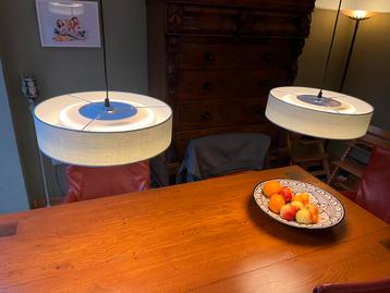 Twee LED hanglampen beschikbaar voor biedingen