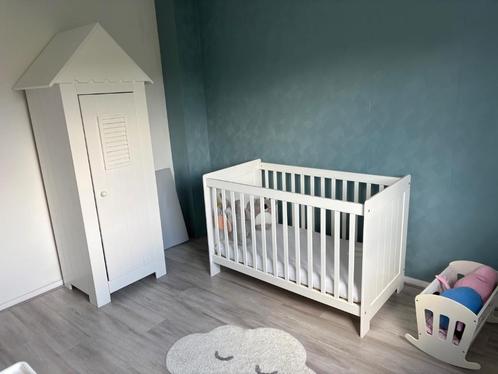 Beach Babyledikant en kledingkast van zeer goede kwaliteit, Kinderen en Baby's, Kinderkamer | Complete kinderkamers, Zo goed als nieuw