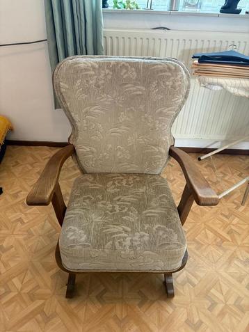 Vintage stoel Houten Frame beschikbaar voor biedingen