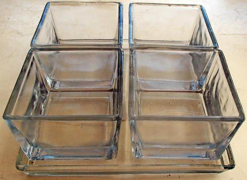 Schaal met vier bakjes, Huis en Inrichting, Keuken | Servies, Zo goed als nieuw, Schaal of Schalen, Overige stijlen, Glas, Ophalen of Verzenden