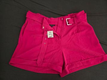 M&S  shortsFuchsia roze M&S shorts, korte broek met riem  beschikbaar voor biedingen