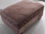 Poef van bruin suède leer., Ophalen, 75 tot 100 cm, Zo goed als nieuw, 50 tot 75 cm