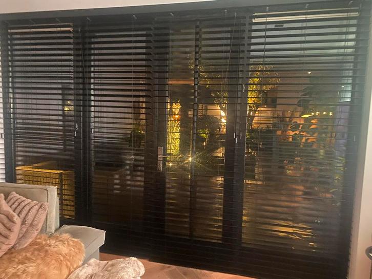 4 Veneta Houten Luxaflex met Privacy Sluiting, Huis en Inrichting, Stoffering | Gordijnen en Lamellen, Gebruikt, 200 cm of meer