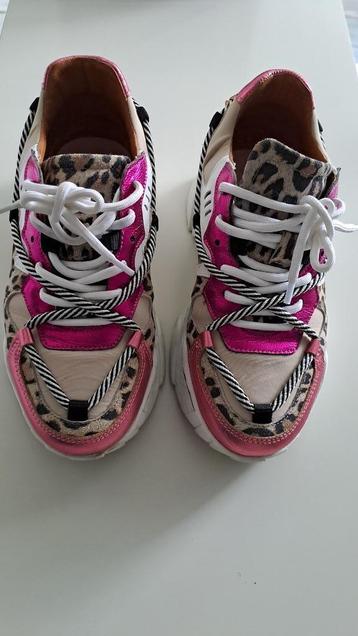sneakers beschikbaar voor biedingen