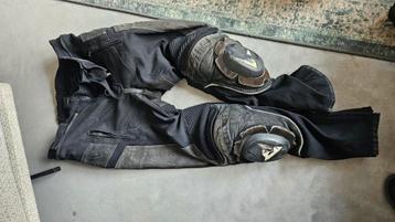 Motor broek deels leer,  prima staat beschikbaar voor biedingen