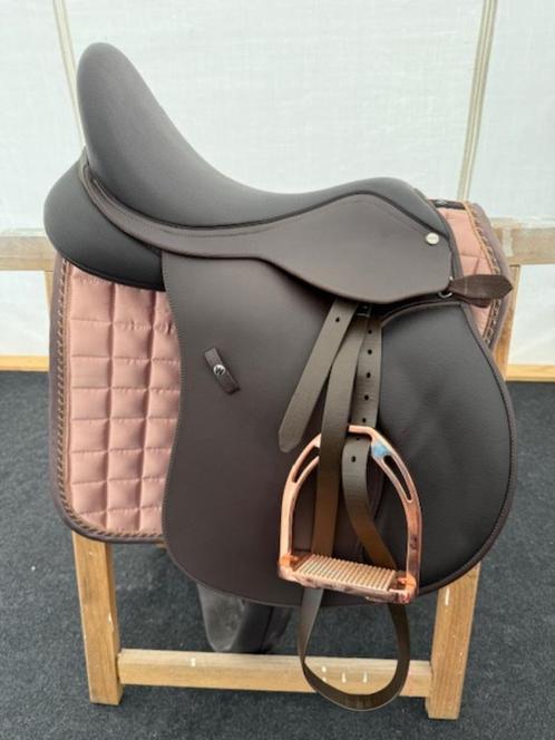 Wintec 500 zadel Veelzijdig bruin 16.5, Dieren en Toebehoren, Paarden en Pony's | Zadels, Zo goed als nieuw, Recreatie, Ophalen
