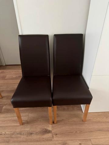 6 bruine stoelen beschikbaar voor biedingen