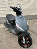 Piaggio zip 2021, Fietsen en Brommers, Scooters | Piaggio, Ophalen, Zo goed als nieuw, Benzine, Zip