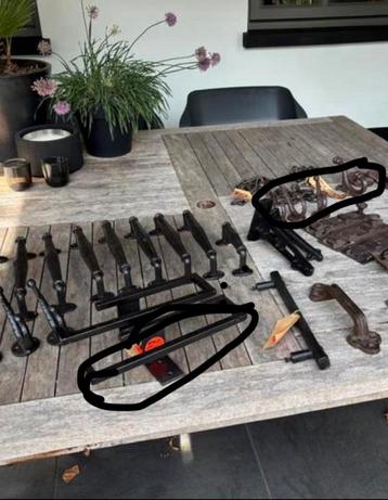 Partij Haken, Grepen, handgrepen,- van €925,- voor €120,- ,- beschikbaar voor biedingen