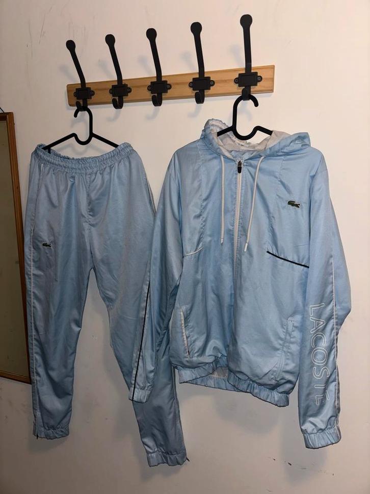 Lacoste Trainingpak Maat M Babyblauw, Kleding | Heren, Sportkleding, Zo goed als nieuw, Algemeen, Maat 48/50 (M), Blauw, Ophalen of Verzenden