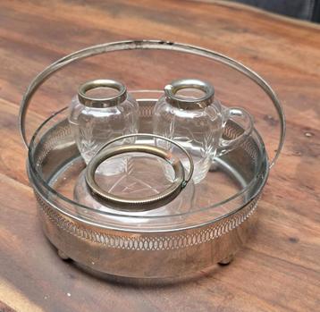 Vintage tafelset beschikbaar voor biedingen