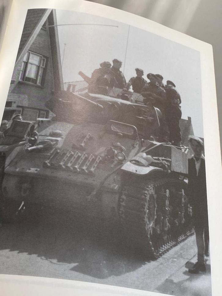 Drie dorpen in oorlogstijd Hoogblokland, Hoornaar, Noordeloo, Verzamelen, Militaria | Tweede Wereldoorlog, Landmacht, Boek of Tijdschrift