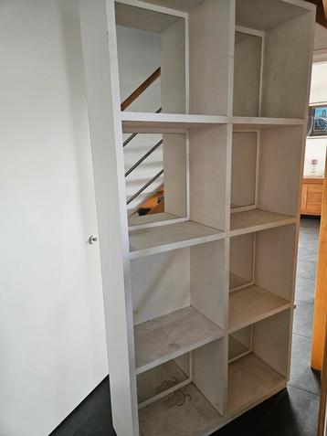 Vakkenkast beschikbaar voor biedingen