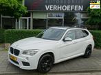 BMW X1 XDrive28i Business - M PAKKET - PANORAMADAK - AUTOMAA, Gebruikt, 4 cilinders, 2000 kg, Wit