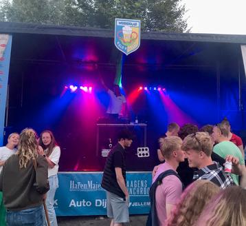 Overdekte podiumwagen verhuur  beschikbaar voor biedingen