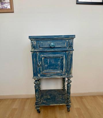 Antiek Nachtkastje op Wieltjes - Eindhoven