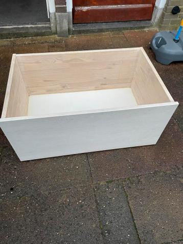 Gratis Houten bak / kist op wieltjes - afbeelding 1