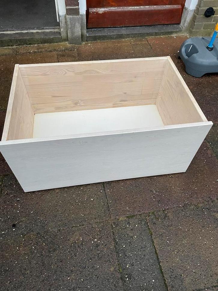 Gratis Houten bak / kist op wieltjes, Huis en Inrichting, Woonaccessoires | Kisten, Gebruikt, Minder dan 50 cm, 50 tot 100 cm