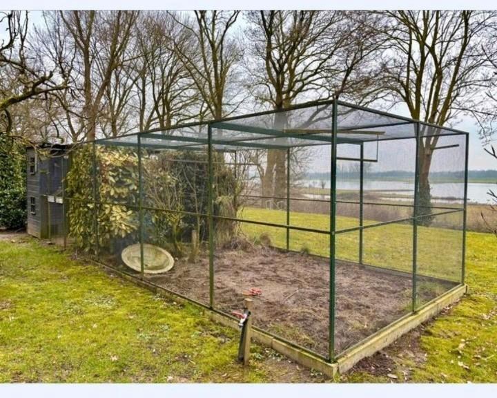 Weergaloze GROTE 6.08x3.04m! groen gecoate aluminium voliere, Dieren en Toebehoren, Vogels | Hokken en Kooien, Zo goed als nieuw