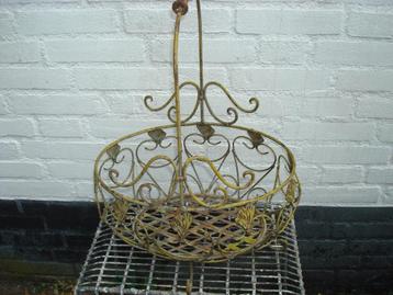 staande metalen tuin mand beschikbaar voor biedingen