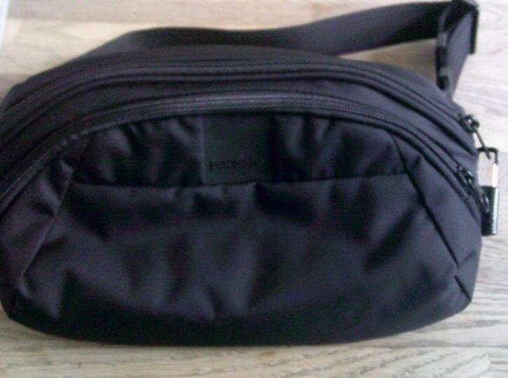 Pacsafe - Metrosafe LS120 Econyl Anti-diefstal Heuptas, Sieraden, Tassen en Uiterlijk, Tassen | Reistassen en Weekendtassen, Zo goed als nieuw