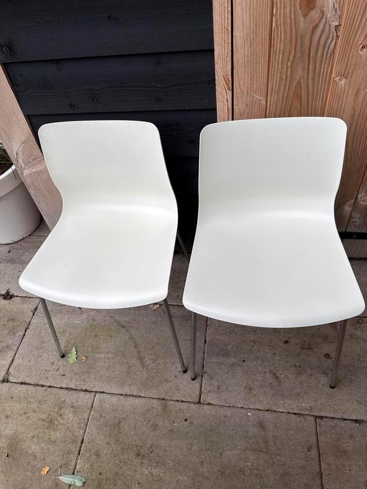 Witte stoelen (2 stuks) kunststof, Huis en Inrichting, Stoelen, Zo goed als nieuw, Twee, Kunststof, Wit, Ophalen