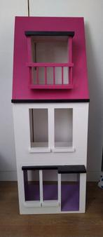 Groot houten Barbie  huis

Stevig en in zeer goede staat, Kinderen en Baby's, Speelgoed | Poppenhuizen, Ophalen, Gebruikt