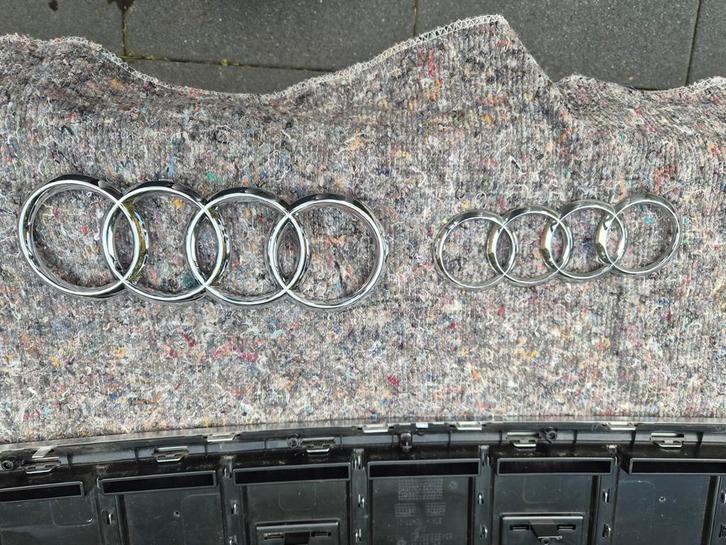 Origineel Audi Embleem - Diverse Modellen, Auto-onderdelen, Carrosserie en Plaatwerk, Bumper, Audi, Voor, Achter, Gebruikt, Ophalen of Verzenden