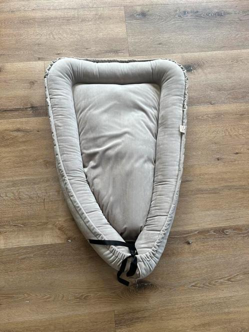 Babynestje babyli velvet beige, Kinderen en Baby's, Babywiegjes en Ledikanten, Zo goed als nieuw, Overige typen, Ophalen of Verzenden