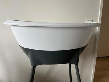 Luma Baby Badje met Standaard en Accessoires beschikbaar voor biedingen