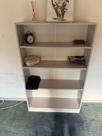 Kast beschikbaar voor biedingen