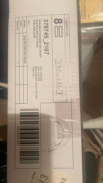 Hondenbed voor buiten met zonnescherm beschikbaar voor biedingen