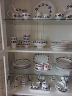 Buffetkast wit met servies, Huis en Inrichting, Ophalen, 100 tot 150 cm, Zo goed als nieuw, 150 tot 200 cm