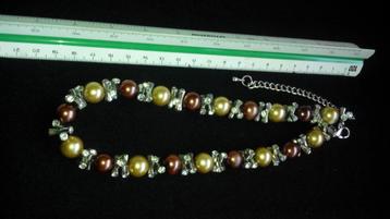 Parelhalsketting met metaal/steentjes + oorbellen + armband beschikbaar voor biedingen