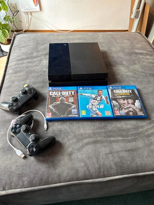 PS4 met 2 controllers en 3 games, Spelcomputers en Games, Spelcomputers | Sony PlayStation 4, Gebruikt, Original, Met 2 controllers