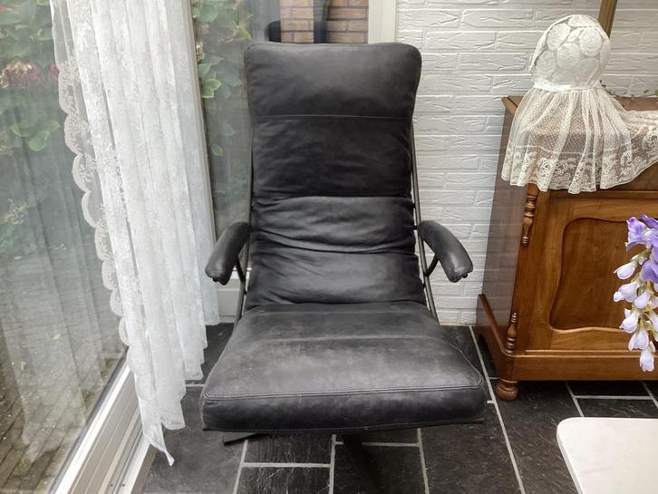 Schitterende Zwart Leren draai Fauteuil met Hocker, Huis en Inrichting, Fauteuils, Gebruikt, 50 tot 75 cm, Ophalen of Verzenden