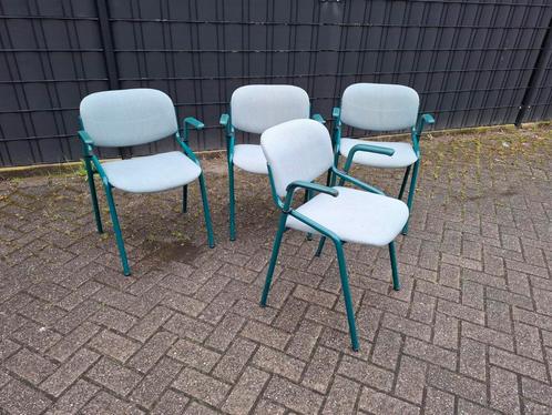4x Eromes Armstoel stoelen stapelbaar. Kijk snel! Zie,, Huis en Inrichting, Stoelen, Gebruikt, Vier, Metaal, Stof, Ophalen