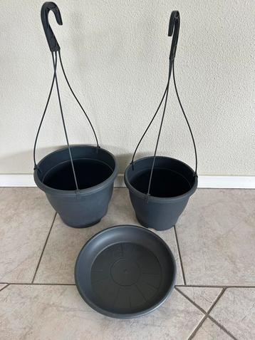 Nieuw hangpotten diam 26xH20cm 2 st grijs of Elho schaal  beschikbaar voor biedingen