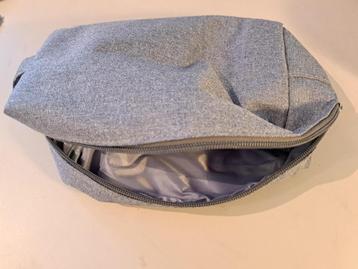 Toilettas Grijs beschikbaar voor biedingen