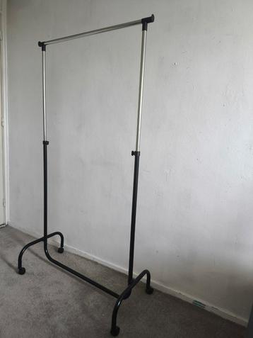 2 Handige Kledingrekken - Zo Goed Als Nieuw! beschikbaar voor biedingen