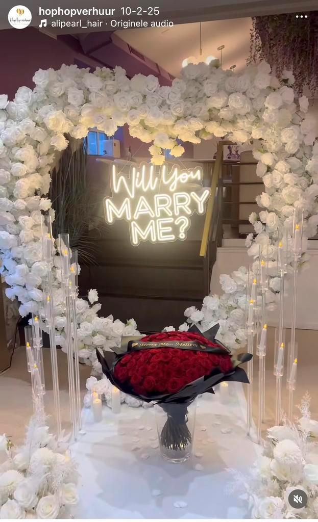 Mega bloemen hart backdrop, Hobby en Vrije tijd, Feestartikelen | Verhuur, Ophalen of Verzenden