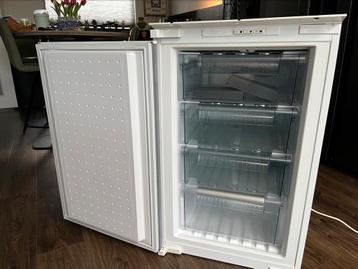 Inbouw vriezer met 4 lades van 96 liter beschikbaar voor biedingen