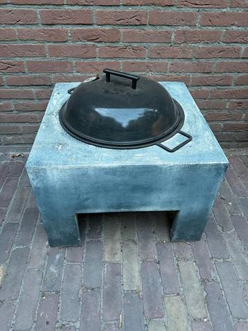 Vuurschaal op tafel (60x60x40) beschikbaar voor biedingen