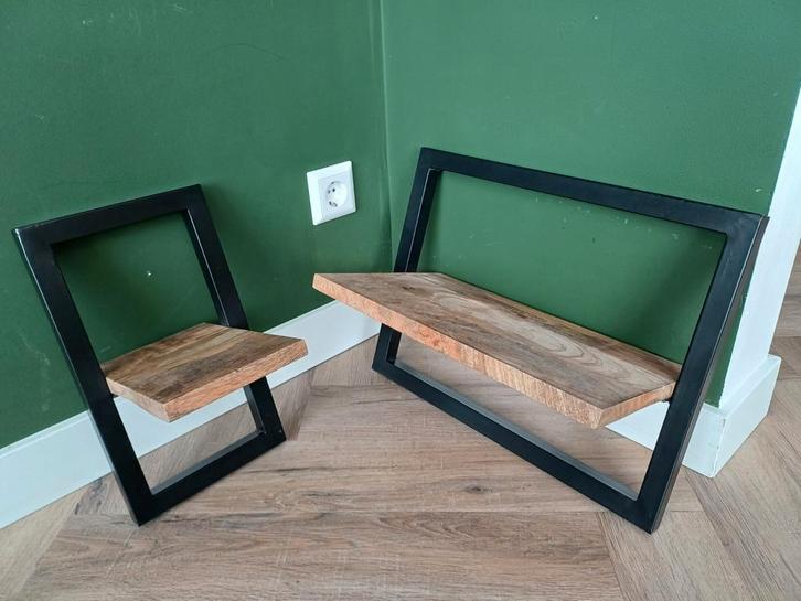 2 stuks wandplankjes zwart staal met Acaciahout, Huis en Inrichting, Woonaccessoires | Wandplanken en Boekenplanken, Nieuw, Ophalen