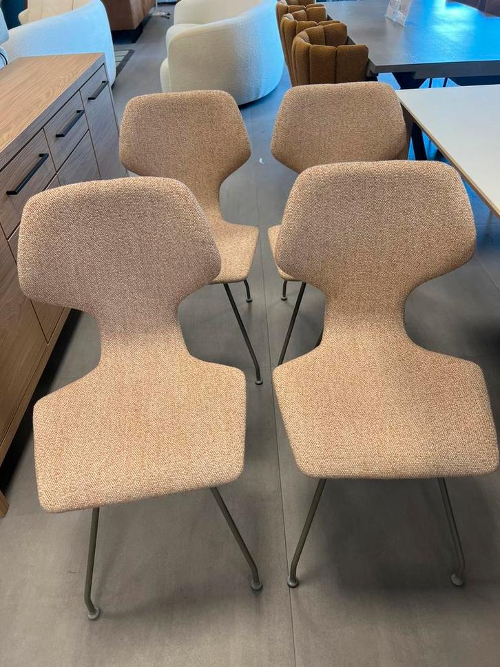 DesignOnstock eetkamerset Cavalletta, Huis en Inrichting, Stoelen, Zo goed als nieuw, Vier, Stof, Overige kleuren, Ophalen