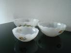 VINTAGE nest van DRIE witte schalen, Huis en Inrichting, Ophalen of Verzenden, Overige stijlen, Porselein, Schaal of Schalen