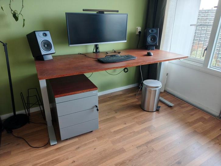 Elektrisch zit-sta bureau met ladeblok, Huis en Inrichting, Bureaus, Gebruikt, Bureau, Ophalen