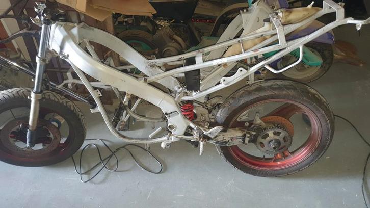 Aprilia RS50 Extrema Rollend Frame zonder kenteken, Fietsen en Brommers, Brommeronderdelen | Algemeen, Gebruikt, Frame, Ophalen