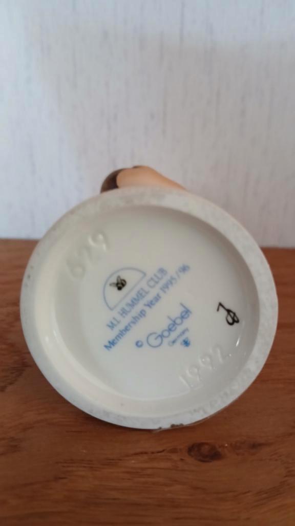 Hummel Goebel beeldje Jungbäuerin, Antiek en Kunst, Kunst | Beelden en Houtsnijwerken, Ophalen of Verzenden