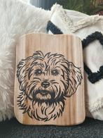 Maltezer hond op houten plank, Ophalen of Verzenden, Nieuw